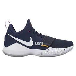 潮流速递 LV x fragment design 联名吉他包亮相，FILA 95 经典回归，ACG 主打款曝光，圣诞 Kyrie 3 乐器包吸睛